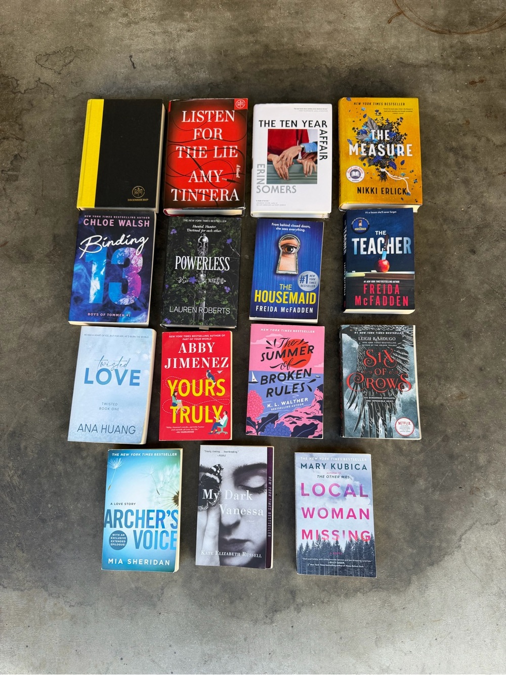 Romance Thriller Fantasy 15 Book Lot Six of Crows Housemaid Powerless Paperback